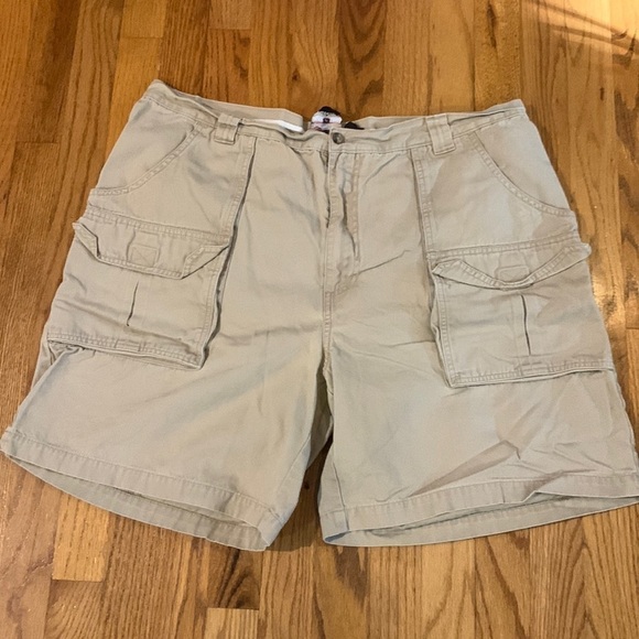 ivy crew Other - Ivy Crown size 40 kahki cargo shorts